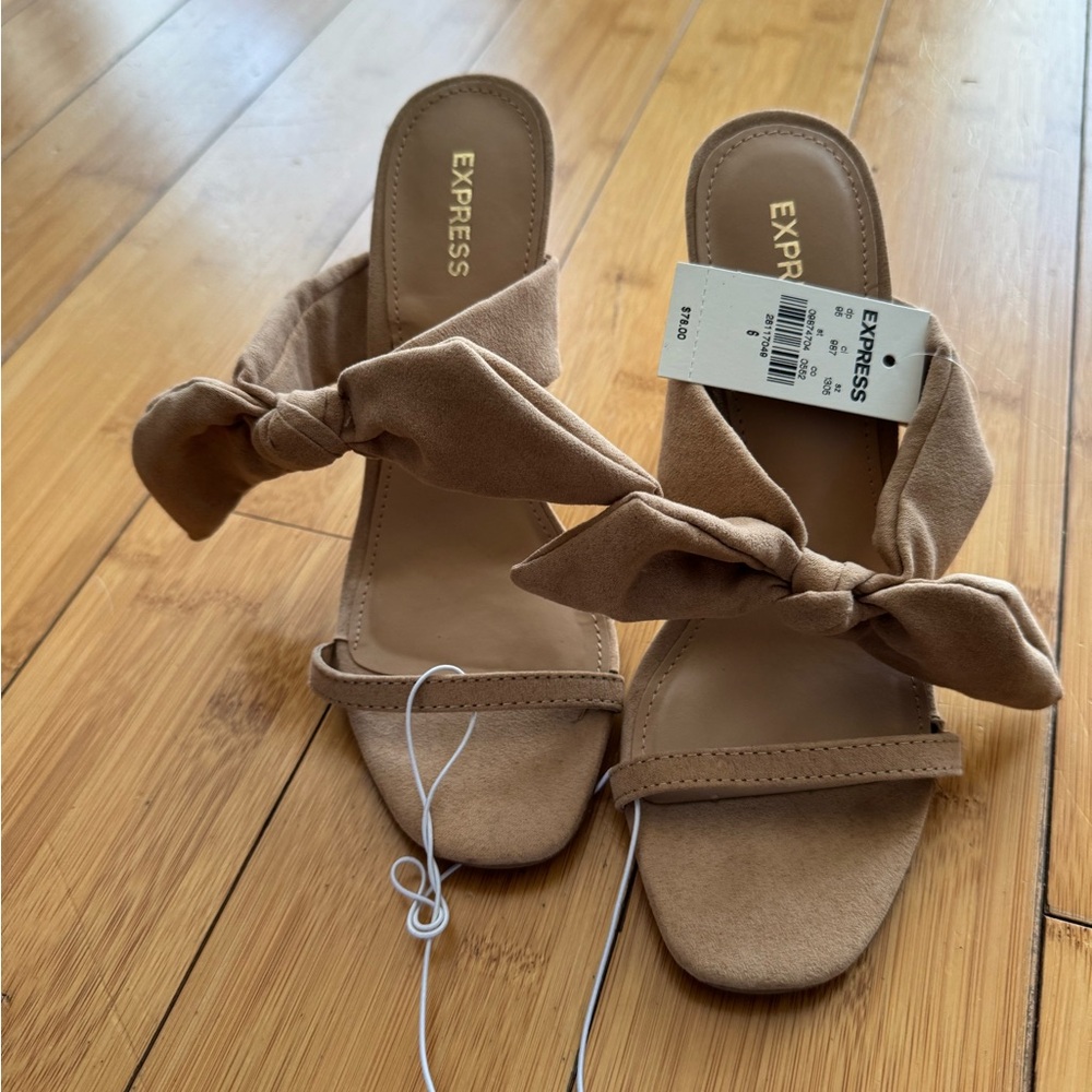 Express Women's Tan Bow Heels
